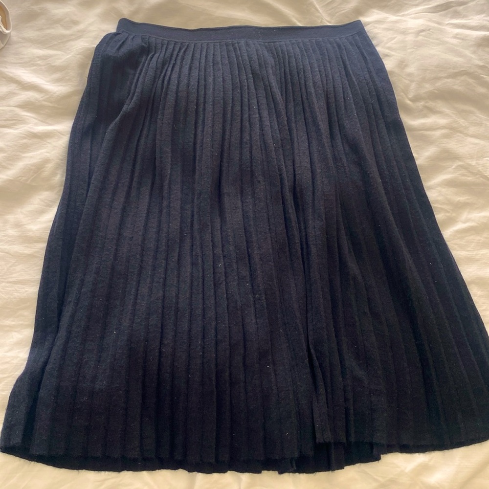 Cashmere pleated skirt.